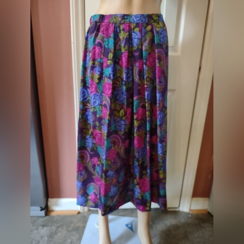 Classics by Leslie fay women's size 14 floral and Paisley skirt